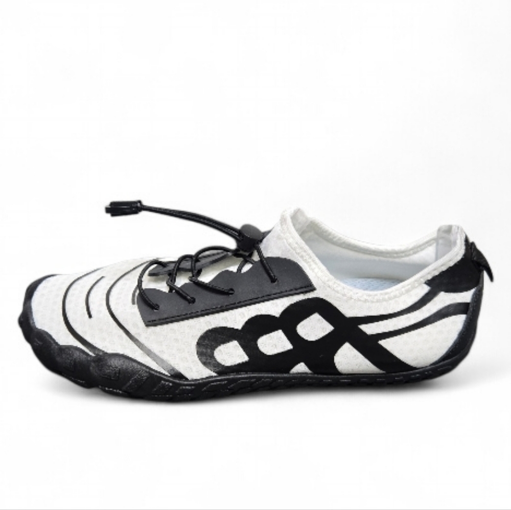 NEW Barefoot minimalist black and white hiking running walking shoe‎ 41